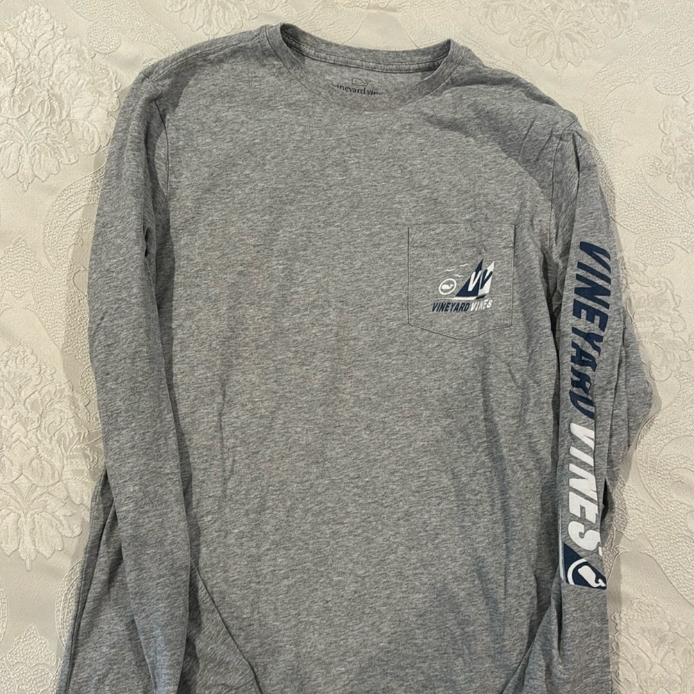 Vineyard vines long sleeve t shirt size Small